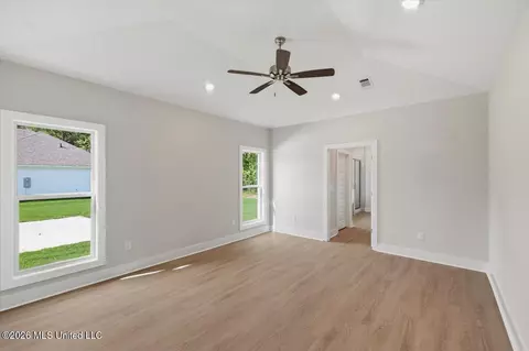 Living - 214 New Haven Ln, Brandon, MS 39042 photo 4 of 4