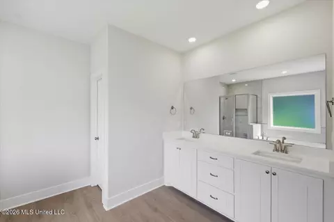 Bath - 214 New Haven Ln, Brandon, MS 39042 photo 1 of 3