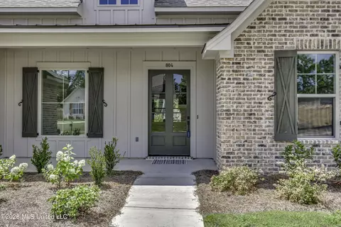 Exterior - 804 Albany St, Brandon, MS 39042 photo 2 of 12