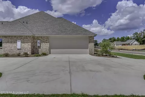 Exterior - 804 Albany St, Brandon, MS 39042 photo 5 of 12