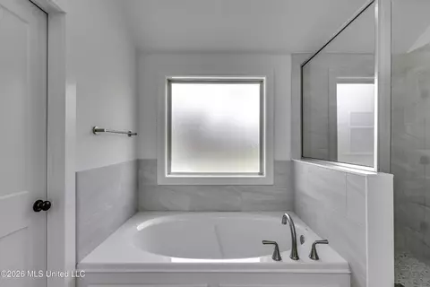 Bath - 804 Albany St, Brandon, MS 39042 photo 3 of 7