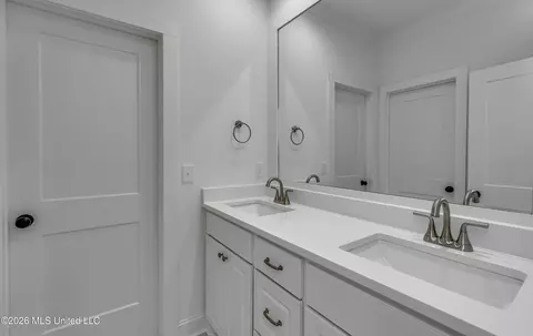 Bath - 804 Albany St, Brandon, MS 39042 photo 7 of 7