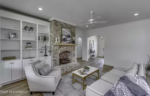 Living - 804 Albany St, Brandon, MS 39042 photo 1 of 1