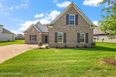 6441 River Ln, Walls, MS 38680