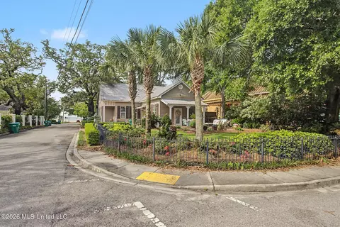 1521 Roberts Ave, Gulfport, MS 39501