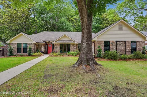 902 Magnolia Bayou Blvd, Ocean Springs, MS 39564