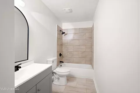 Bath - 18 Begonia Ct, Jackson, MS 39206 photo 1 of 2