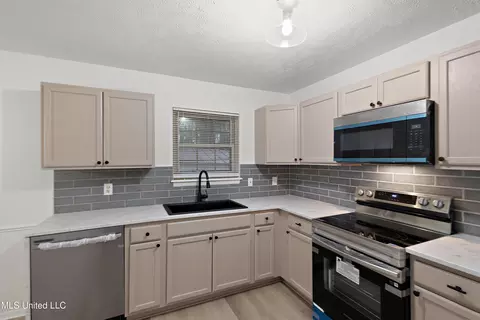 Kitchen - 18 Begonia Ct, Jackson, MS 39206 photo 1 of 1