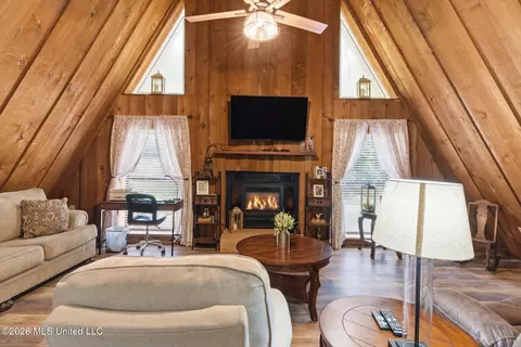 Living - 38 Downs St, Lumberton, MS 39455 photo 1 of 2