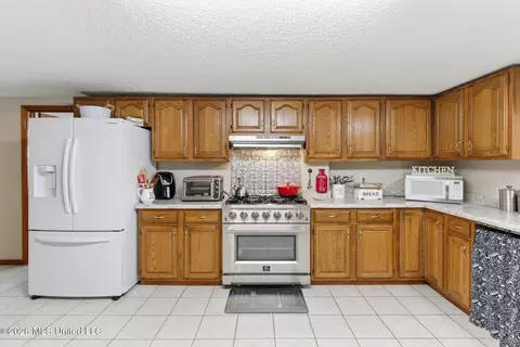 Kitchen - 38 Downs St, Lumberton, MS 39455 photo 4 of 5