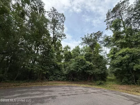 6822 Apona St, Diamondhead, MS 39525