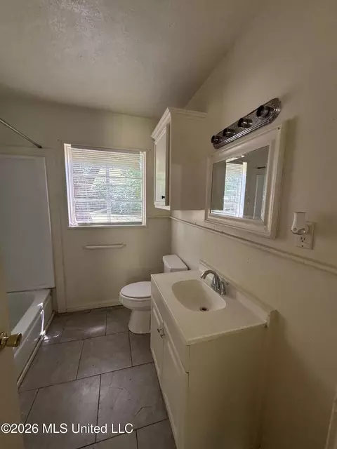 Bath - 3330 Charleston Dr, Jackson, MS 39212 photo 1 of 1