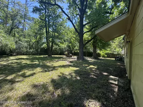 Exterior - 3330 Charleston Dr, Jackson, MS 39212 photo 2 of 3
