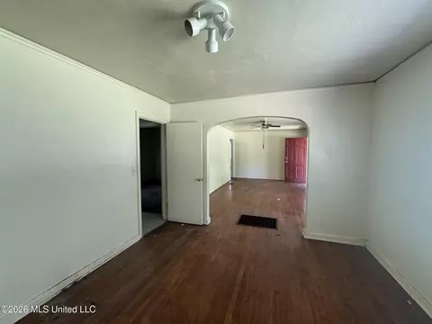 Living - 3330 Charleston Dr, Jackson, MS 39212 photo 3 of 5