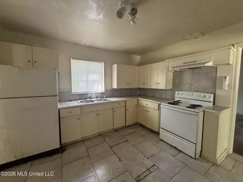 Kitchen - 3330 Charleston Dr, Jackson, MS 39212 photo 2 of 2