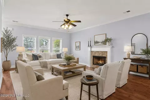 Living - 2349 Saint Ives Ln, Hernando, MS 38632 photo 2 of 5