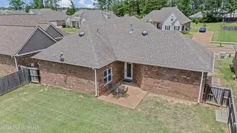 Exterior - 2349 Saint Ives Ln, Hernando, MS 38632 photo 7 of 7