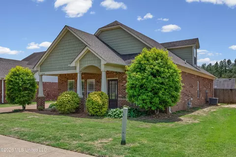 2349 Saint Ives Ln, Hernando, MS 38632
