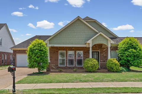 Exterior - 2349 Saint Ives Ln, Hernando, MS 38632 photo 2 of 7
