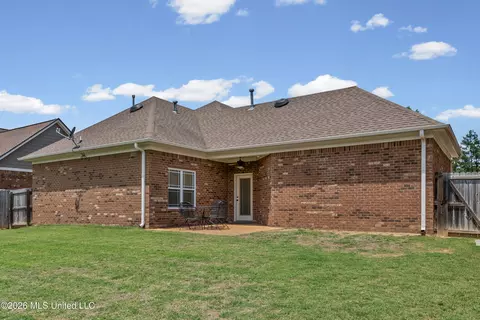 Exterior - 2349 Saint Ives Ln, Hernando, MS 38632 photo 5 of 7