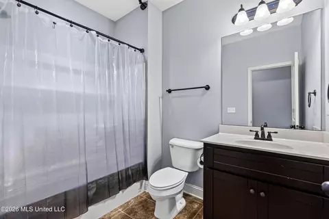 Bath - 2349 Saint Ives Ln, Hernando, MS 38632 photo 2 of 2