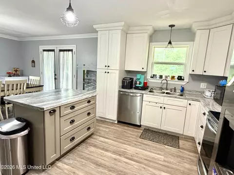 Kitchen - 25825 Setina Rd, Lucedale, MS 39452 photo 4 of 4