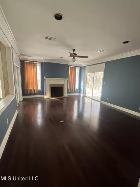Living - 116 Duster Dr, Natchez, MS 39120 photo 4 of 6