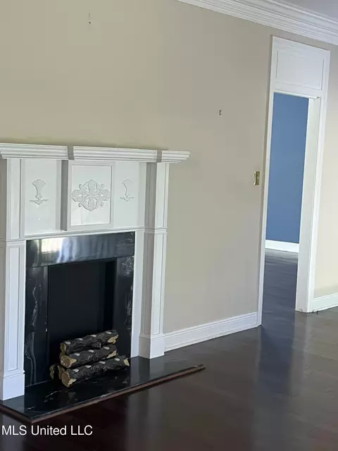Living - 116 Duster Dr, Natchez, MS 39120 photo 2 of 6