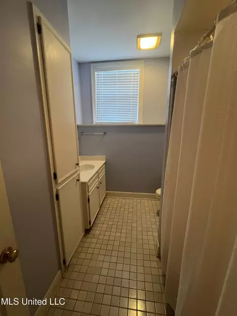 Bath - 116 Duster Dr, Natchez, MS 39120 photo 3 of 3