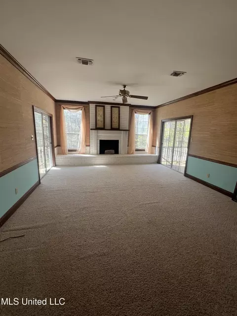 Living - 116 Duster Dr, Natchez, MS 39120 photo 6 of 6