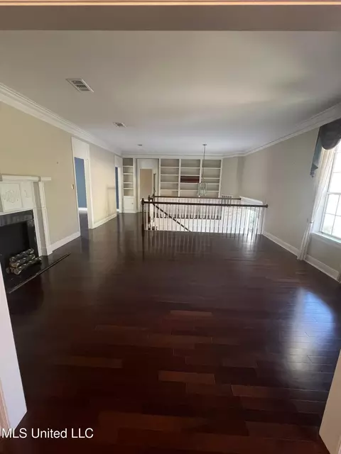 Living - 116 Duster Dr, Natchez, MS 39120 photo 3 of 6