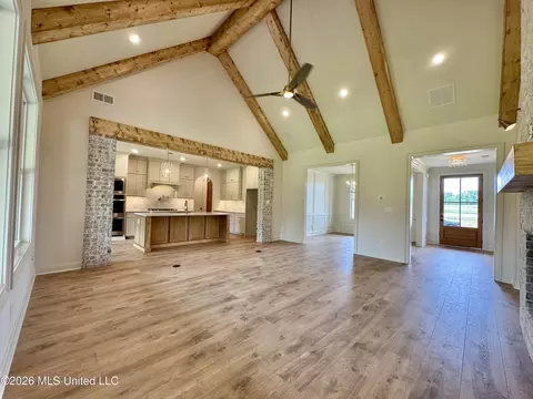 Living - 302 Oakworth Dr, Hernando, MS 38632 photo 2 of 6