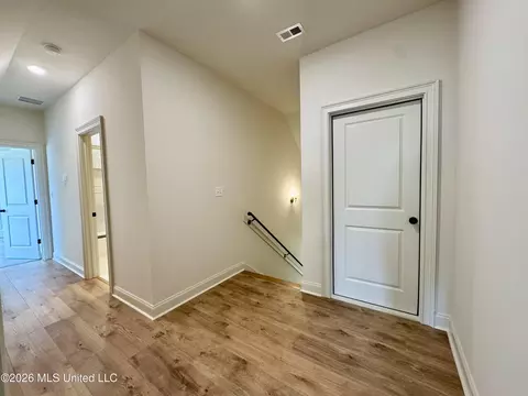 Entry Way - 302 Oakworth Dr, Hernando, MS 38632 photo 2 of 2