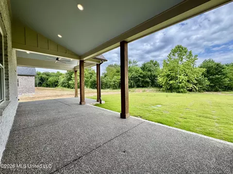 Exterior - 302 Oakworth Dr, Hernando, MS 38632 photo 8 of 9