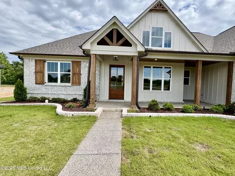 Exterior - 302 Oakworth Dr, Hernando, MS 38632 photo 4 of 9