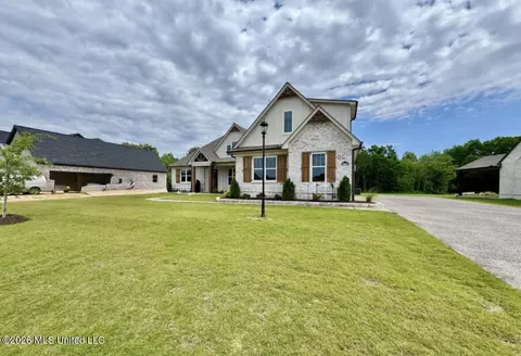 Exterior - 302 Oakworth Dr, Hernando, MS 38632 photo 3 of 7