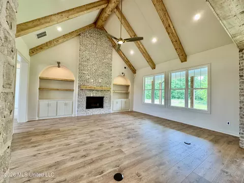 Living - 302 Oakworth Dr, Hernando, MS 38632 photo 5 of 6