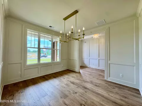 Dining - 302 Oakworth Dr, Hernando, MS 38632 photo 2 of 5