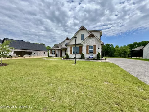 Exterior - 302 Oakworth Dr, Hernando, MS 38632 photo 5 of 9