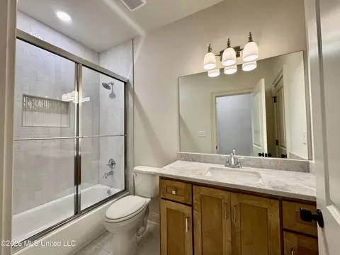 Bath - 302 Oakworth Dr, Hernando, MS 38632 photo 9 of 9