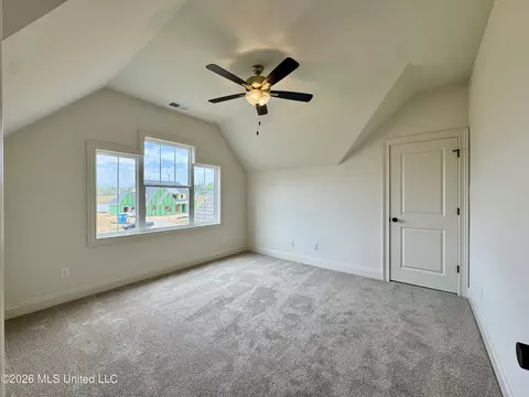 Bedroom - 302 Oakworth Dr, Hernando, MS 38632 photo 4 of 6