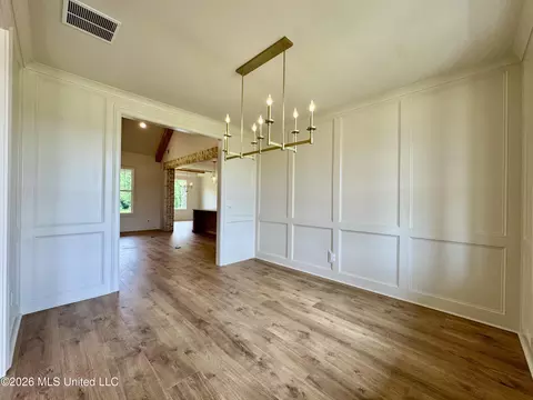Dining - 302 Oakworth Dr, Hernando, MS 38632 photo 1 of 5