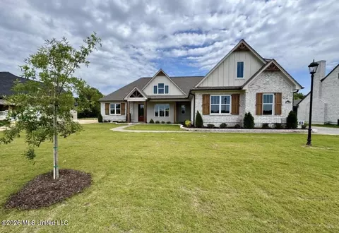 302 Oakworth Dr, Hernando, MS 38632