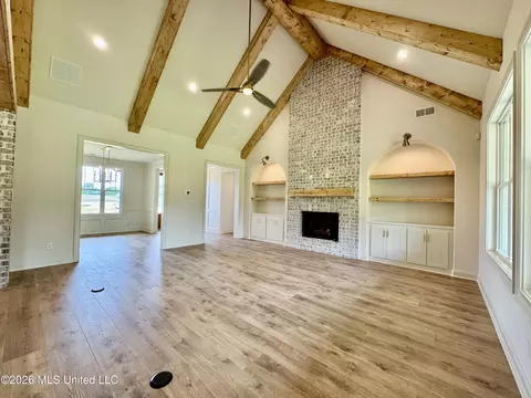 Living - 302 Oakworth Dr, Hernando, MS 38632 photo 3 of 6