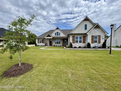 302 Oakworth Dr, Hernando, MS 38632