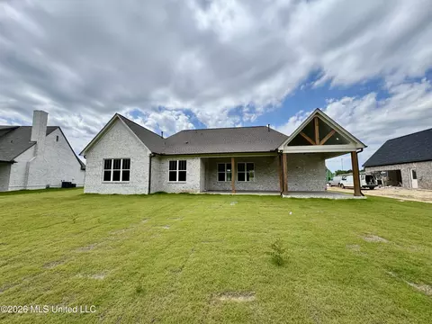 Exterior - 302 Oakworth Dr, Hernando, MS 38632 photo 9 of 9
