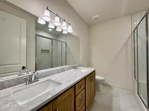 Bath - 302 Oakworth Dr, Hernando, MS 38632 photo 7 of 9