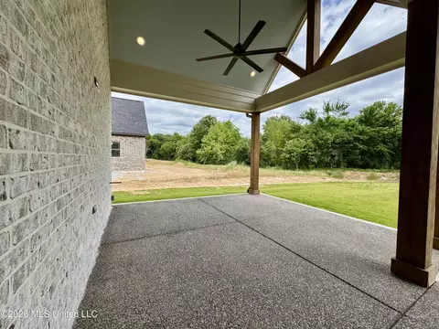 Exterior - 302 Oakworth Dr, Hernando, MS 38632 photo 7 of 9