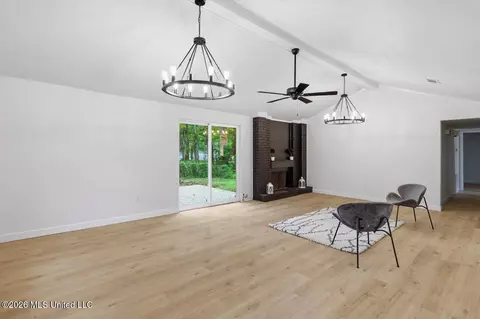 Living - 609 Briarcliff Cir, Jackson, MS 39212 photo 4 of 4