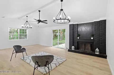 Living - 609 Briarcliff Cir, Jackson, MS 39212 photo 1 of 4